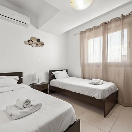 Downtown 2 Bedroom Penthouse Apartment Larnaca