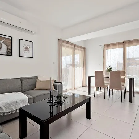 Downtown 2 Bedroom Penthouse لارنكا