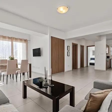 Downtown 2 Bedroom Penthouse Apartament