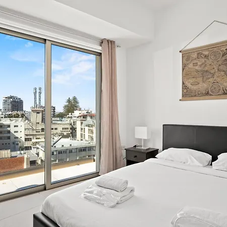 Downtown 2 Bedroom Penthouse Apartament *