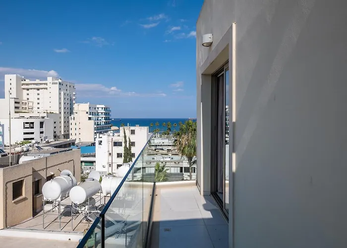 Downtown 2 Bedroom Penthouse Apartment Larnaca